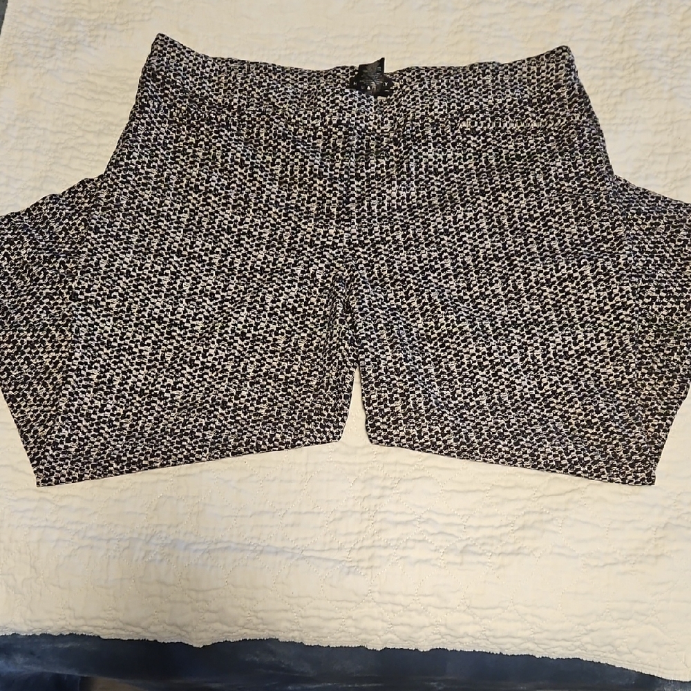Women's Capri length Hilary Radley Monochrome Tweed pants Size XXL.